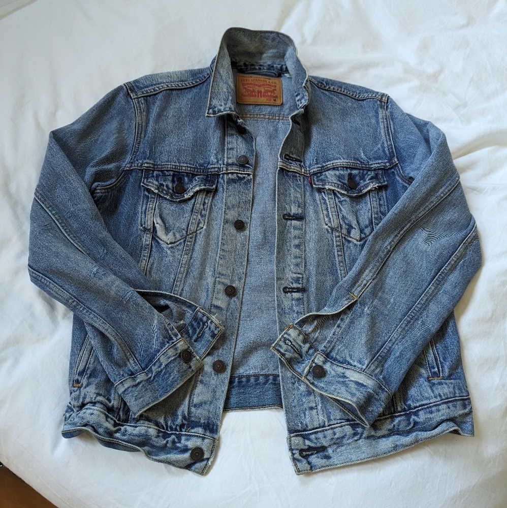 Levis denim trucker jacket  MEN's size Medium